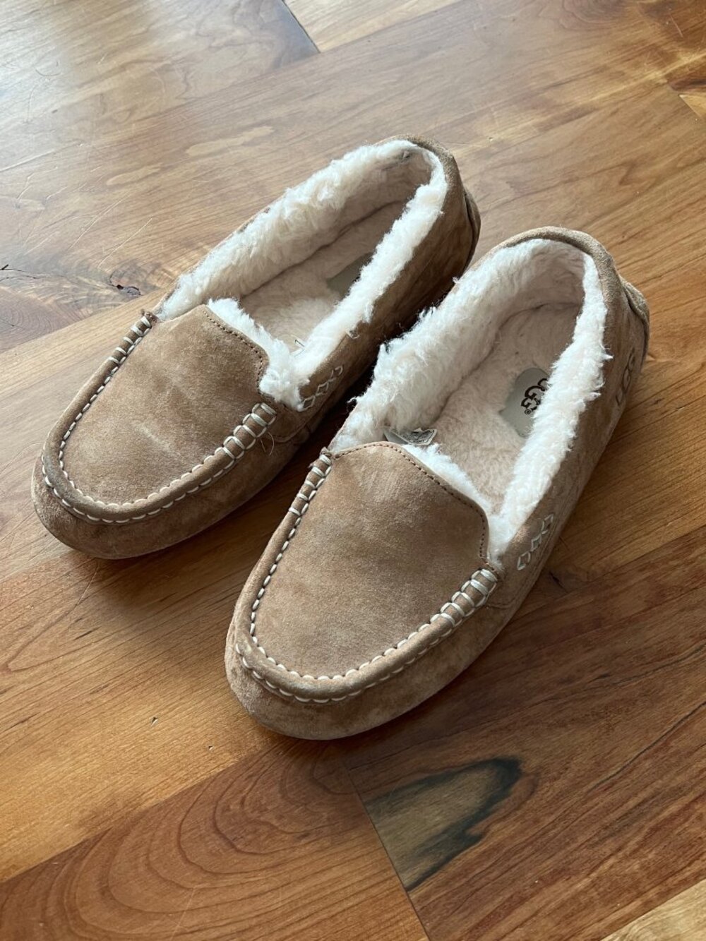 Ugg Women's Ansley Slippers - Picture 2 of 5